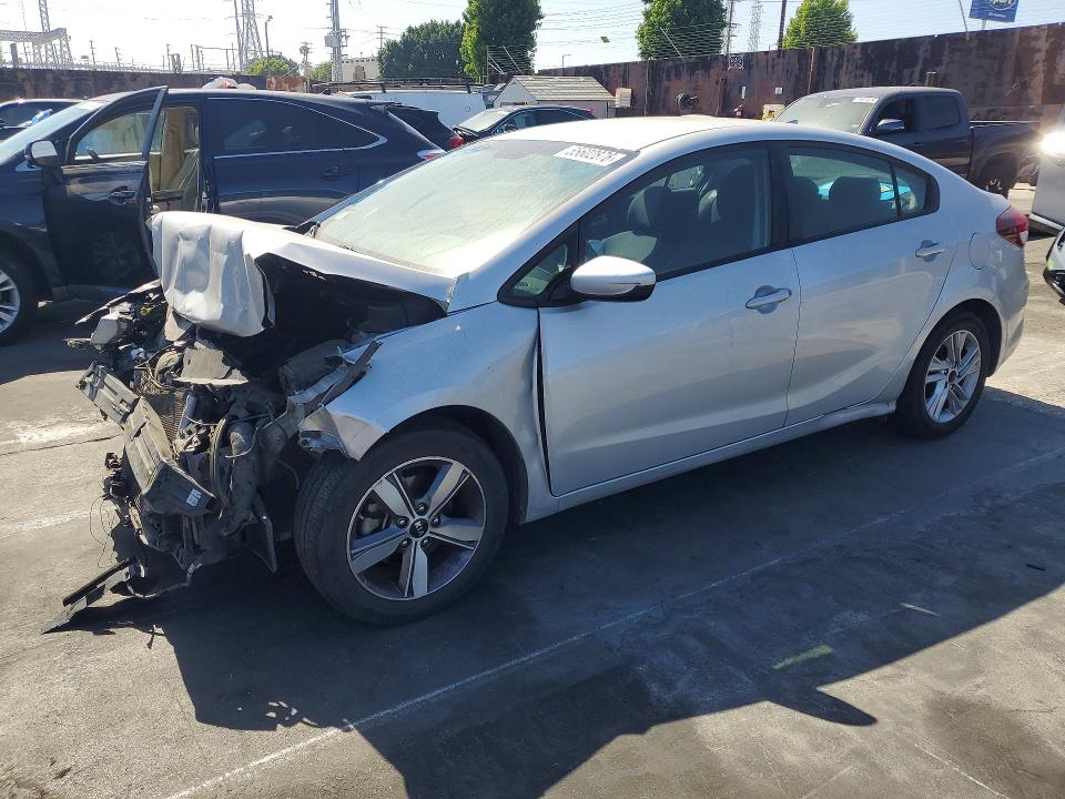 55602876 :رقم المزاد ، 3KPFL4A78JE245075 vin ، 2018 Kia Forte مزاد بيع