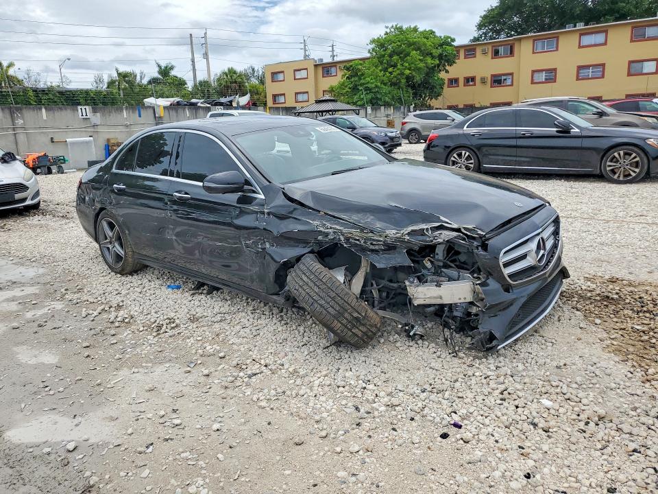 56464766 :رقم المزاد ، WDDZF4JB4KA517429 vin ، 2019 Mercedes-benz E مزاد بيع