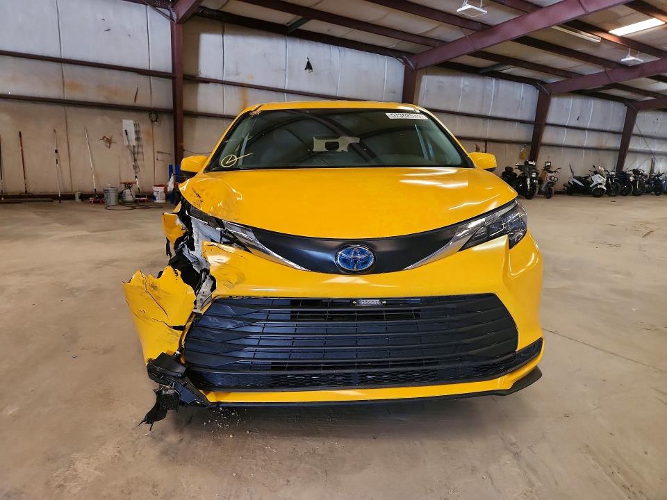 Продажа на аукционе авто 2025 Toyota Sienna, vin: 5TDKRKEC3SS279277, номер лота: 57362536