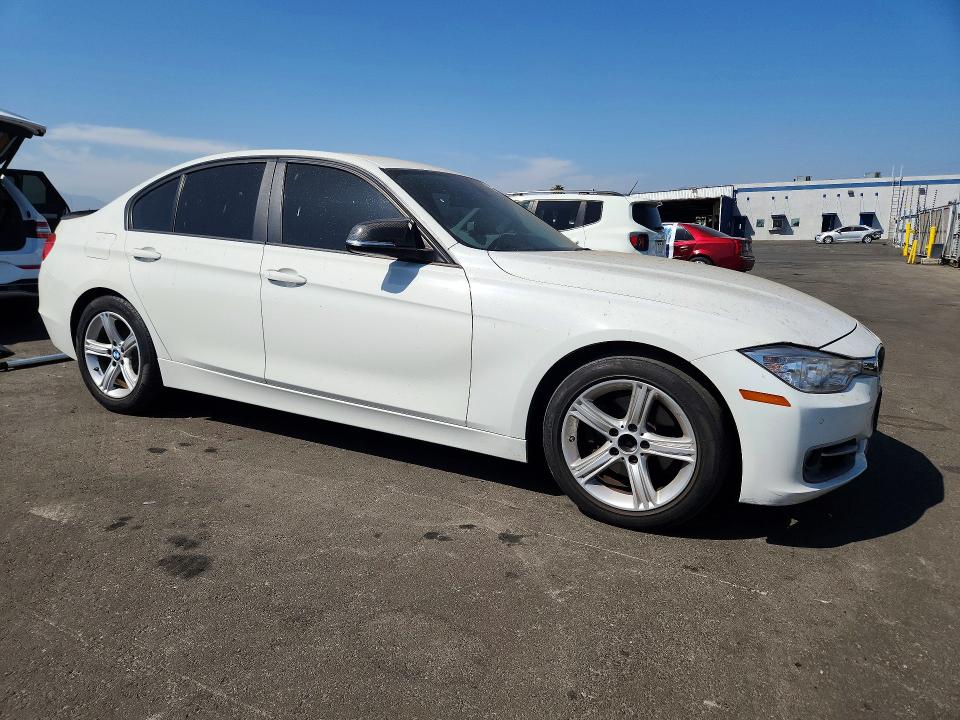 55646206 :رقم المزاد ، WBA3B1G55FNT03735 vin ، 2015 Bmw 320 مزاد بيع
