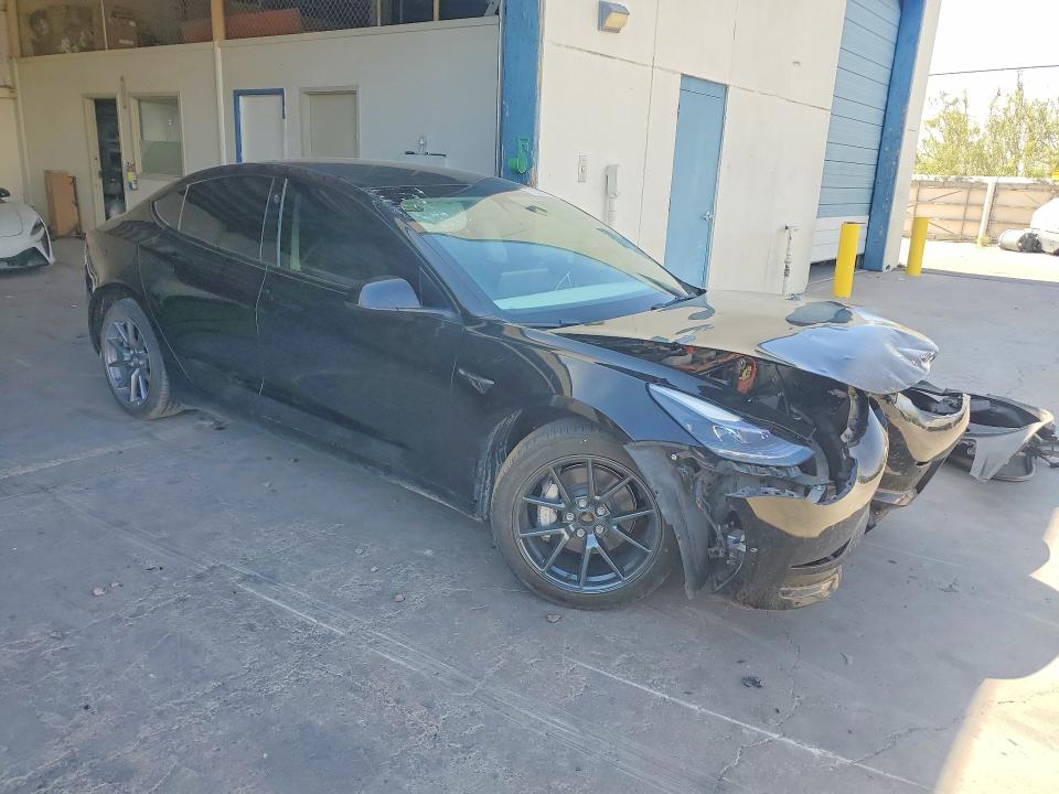 55602666 :رقم المزاد ، 5YJ3E1EB1NF335467 vin ، 2022 Tesla Model 3 مزاد بيع