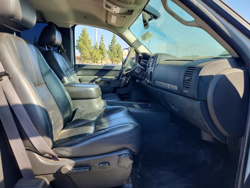 58629906 :رقم المزاد ، 1GC2KXC84BZ437558 vin ، 2011 Chev Silverado مزاد بيع