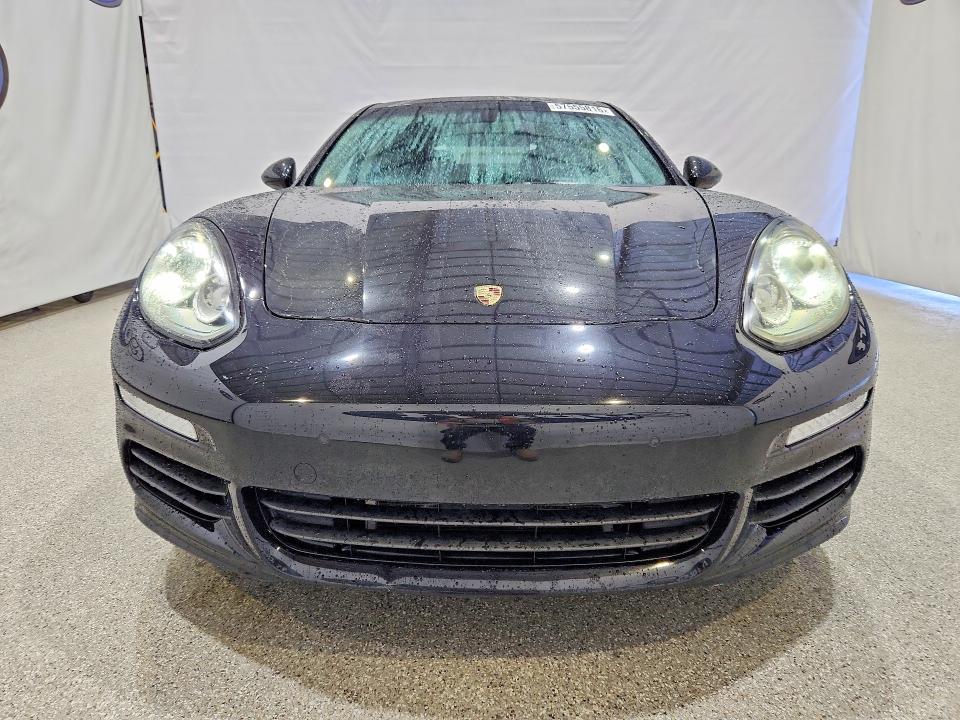 57555816 :رقم المزاد ، WP0AD2A78FL040849 vin ، 2015 Porsche Panamera مزاد بيع