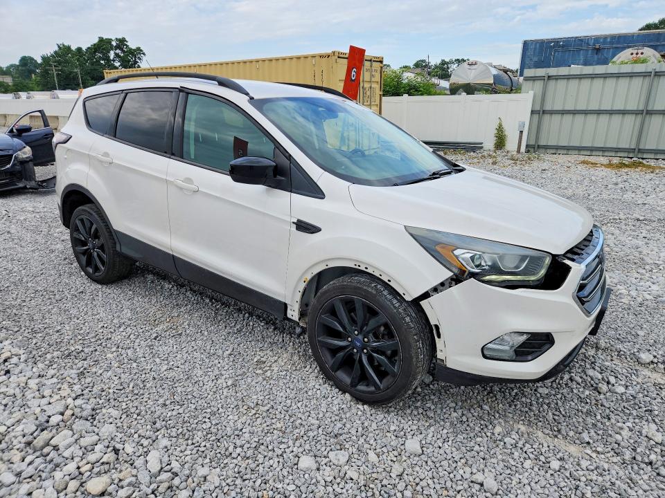 2017 Ford Escape მანქანა იყიდება აუქციონზე, vin: 1FMCU0GD1HUB99490, აუქციონის ნომერი: 56238616