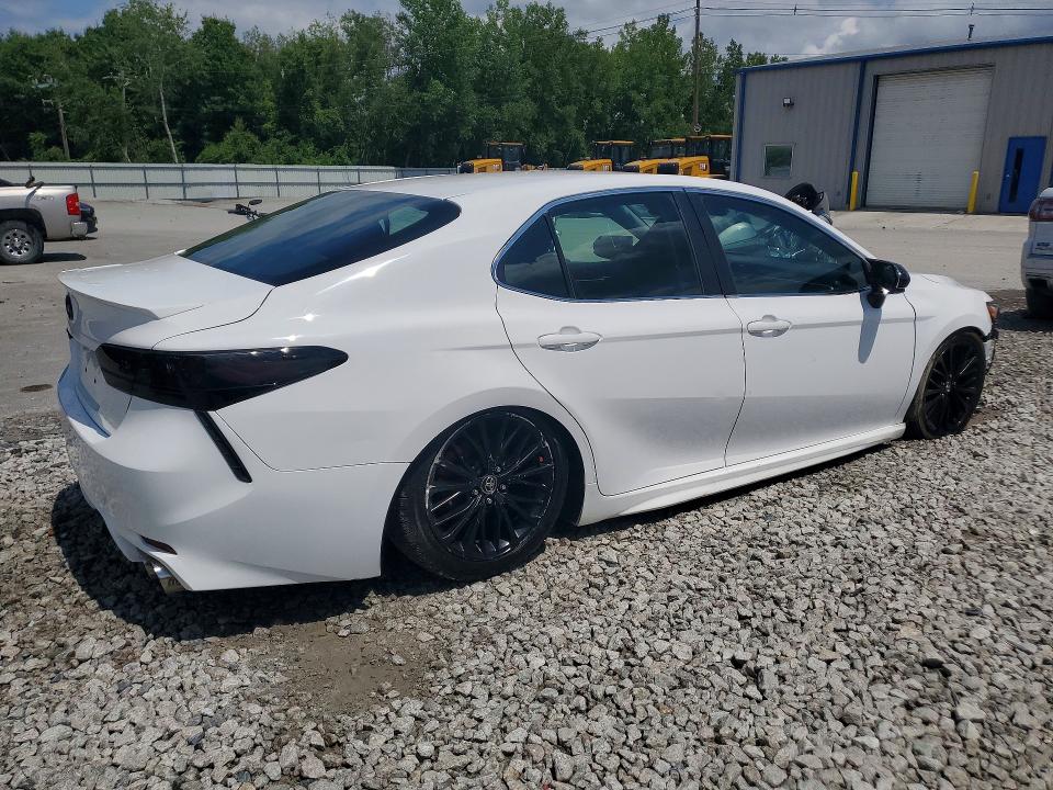 59110996 :رقم المزاد ، 4T1B11HK4JU036992 vin ، 2018 Toyota Camry مزاد بيع