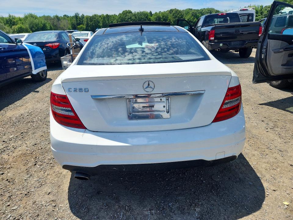 Продажа на аукционе авто 2014 Mercedes-benz C, vin: WDDGJ4HBXEG289918, номер лота: 56570786