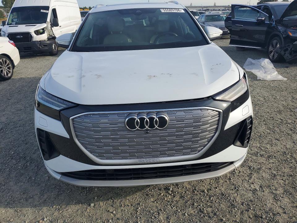 55589706 :رقم المزاد ، WA1J2BFZ2NP042288 vin ، 2022 Audi Q4 E-tron مزاد بيع
