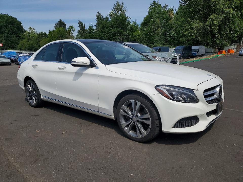 58728346 :رقم المزاد ، 55SWF4KB6HU189392 vin ، 2017 Mercedes-benz C300 Sadan 4 Door مزاد بيع