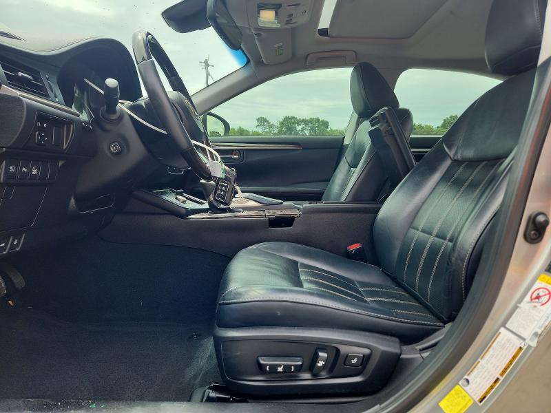 57551876 :رقم المزاد ، 58ABK1GG7JU100252 vin ، 2018 Lexus Es مزاد بيع