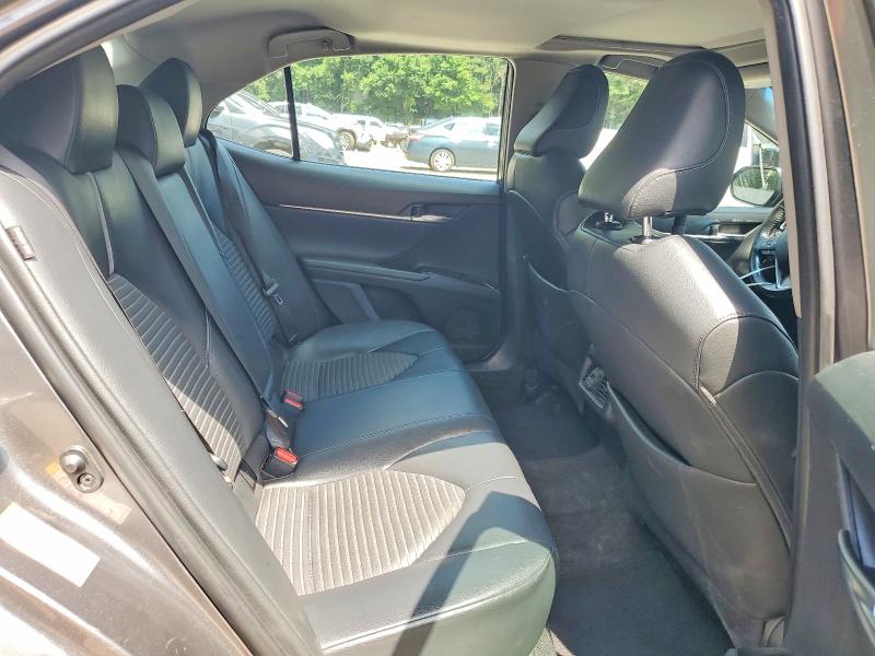 54949306 :رقم المزاد ، 4T1B11HK3JU511189 vin ، 2018 Toyota Camry مزاد بيع