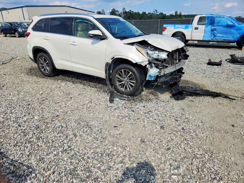 58910166 :رقم المزاد ، 5TDKZRFH5JS538174 vin ، 2018 Toyota Highlander مزاد بيع
