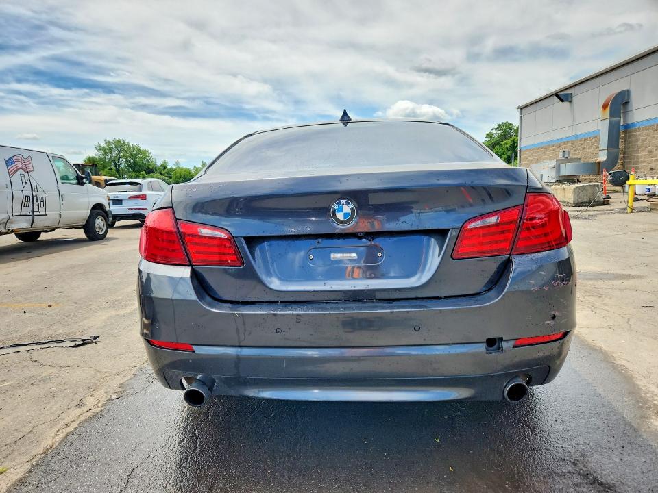 2011 Bmw 535 მანქანა იყიდება აუქციონზე, vin: WBAFR7C53BC601689, აუქციონის ნომერი: 57735406