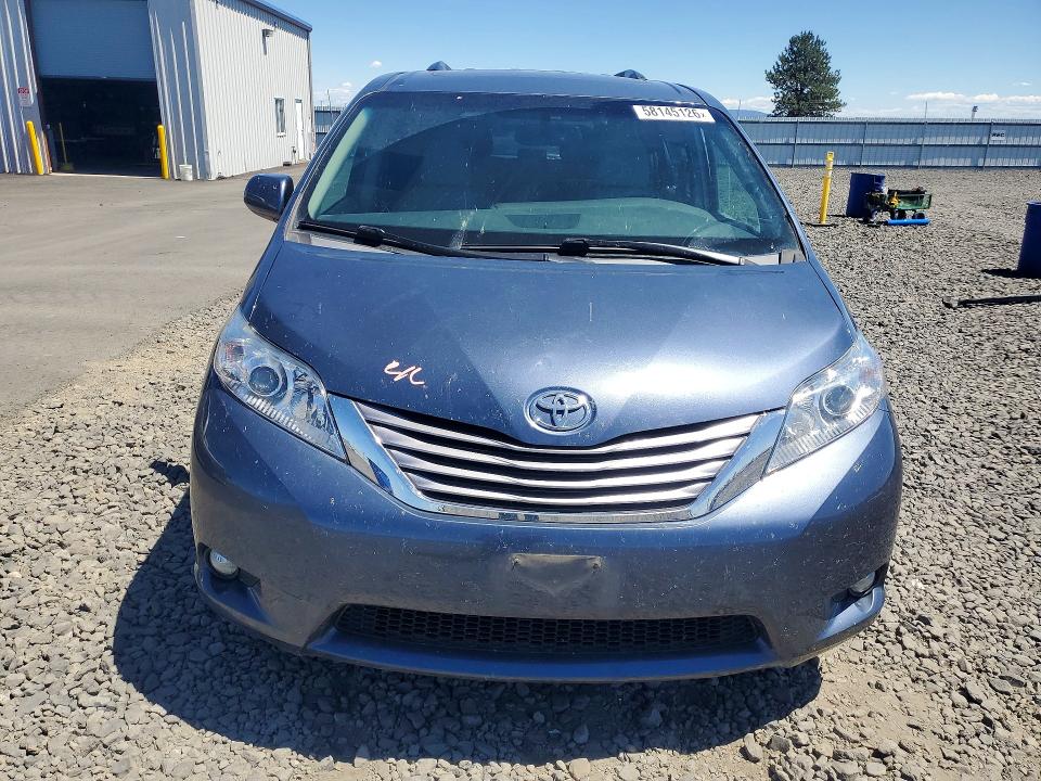 58145126 :رقم المزاد ، 5TDDZ3DC3HS160721 vin ، 2017 Toyota Sienna مزاد بيع
