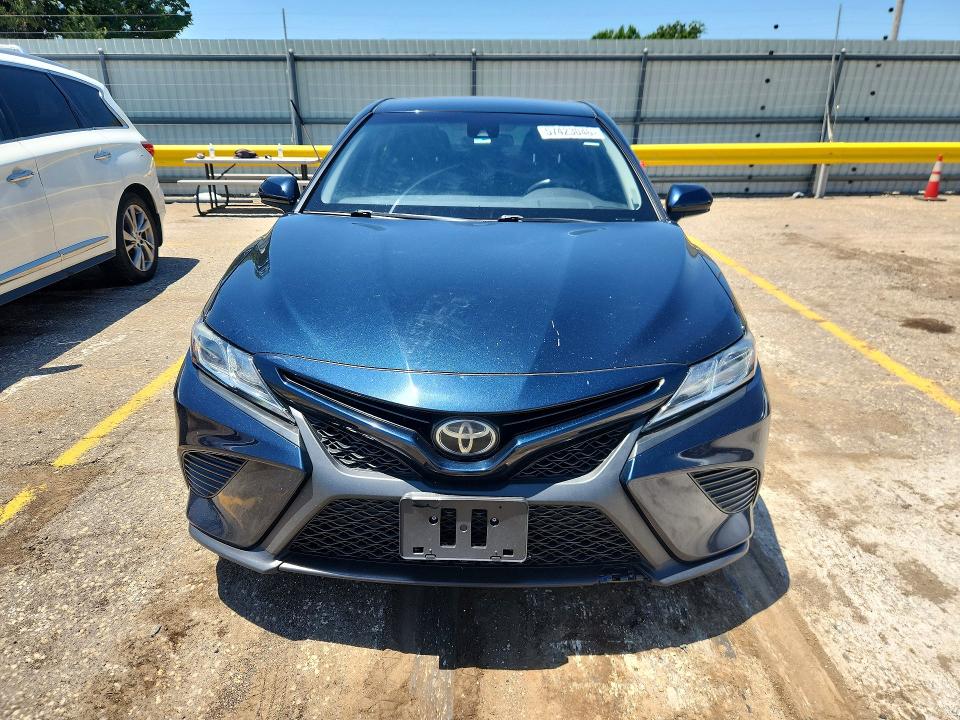 57423046 :رقم المزاد ، 4T1G11AKXLU374187 vin ، 2020 Toyota Camry مزاد بيع