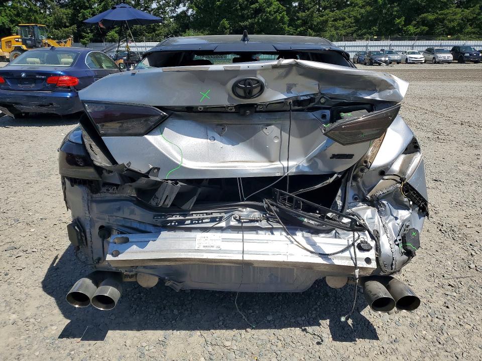 55522206 :رقم المزاد ، 4T1BZ1HK4JU015617 vin ، 2018 Toyota Camry مزاد بيع