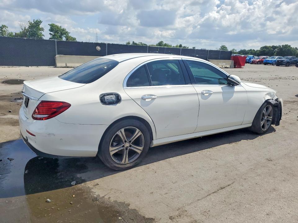 55864336 :رقم المزاد ، WDDZF4JB2HA104451 vin ، 2017 Mercedes-benz E مزاد بيع