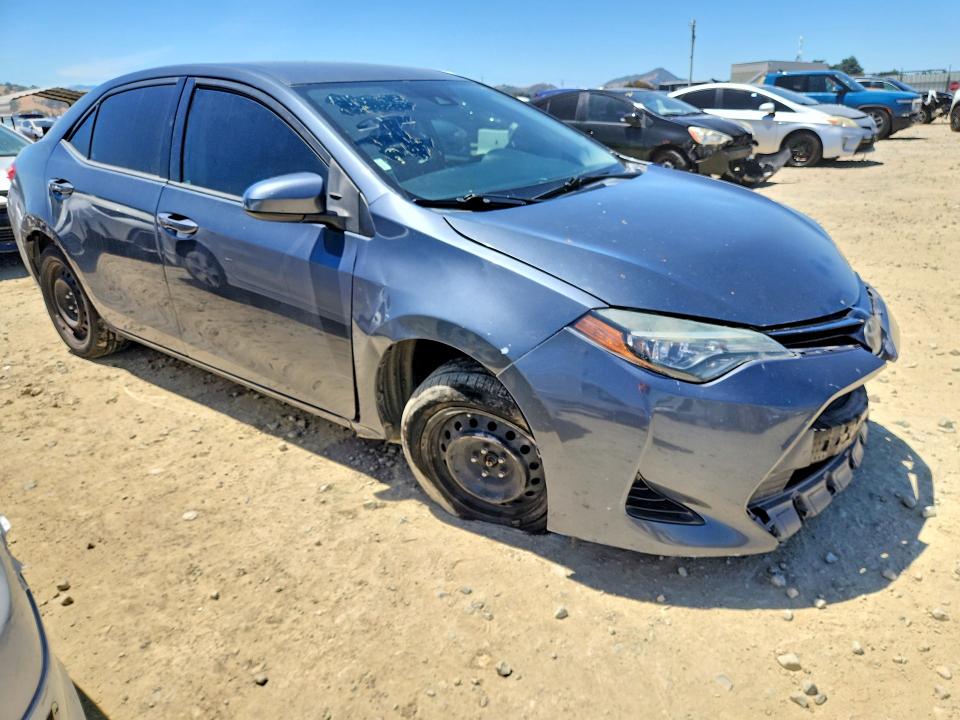 54878336 :رقم المزاد ، 5YFBURHE6HP709907 vin ، 2017 Toyota Corolla مزاد بيع