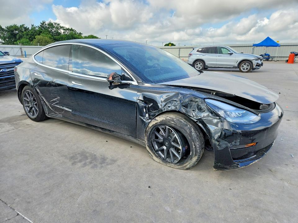 57632856 :رقم المزاد ، 5YJ3E1EA5JF172887 vin ، 2018 Tesla Model 3 مزاد بيع