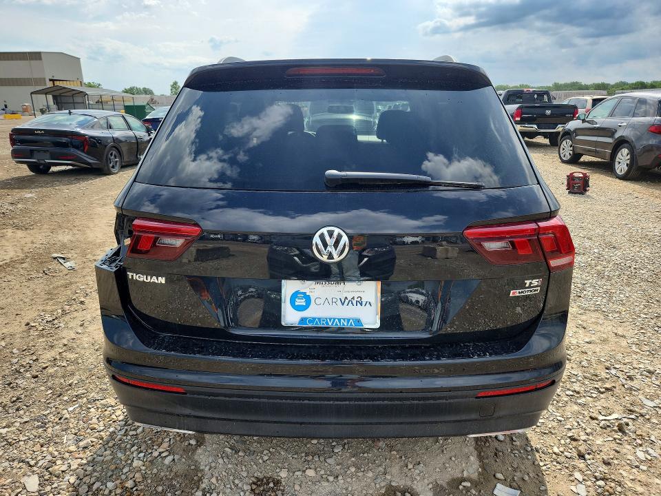 Продажа на аукционе авто 2018 Volkswagen Tiguan, vin: 3VV0B7AX4JM095760, номер лота: 57384076
