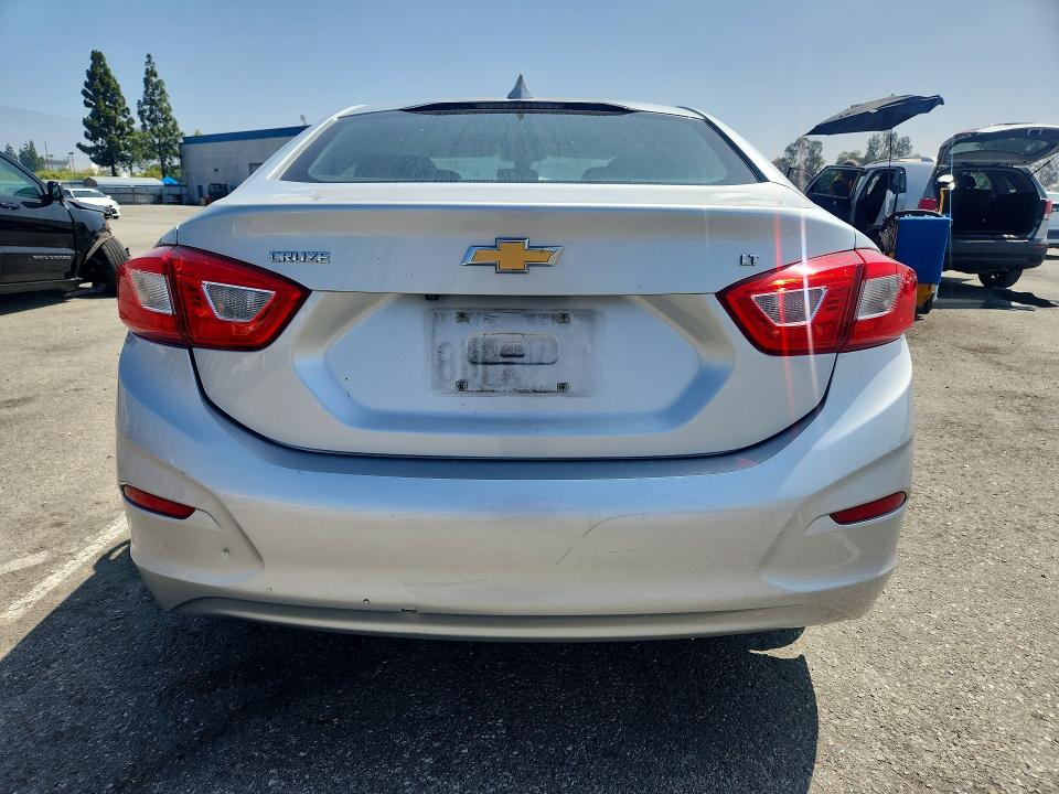 Aukcja sprzedaży 2018 Chevrolet Cruze, vin: 1G1BE5SM7J7132181, numer aukcji: 58919926