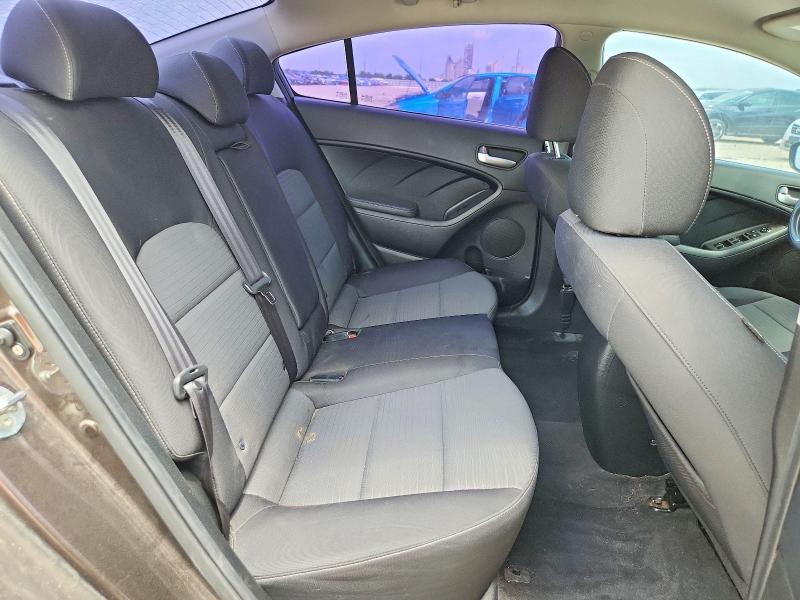 57422826 :رقم المزاد ، 3KPFL4A76HE131957 vin ، 2017 Kia Forte مزاد بيع