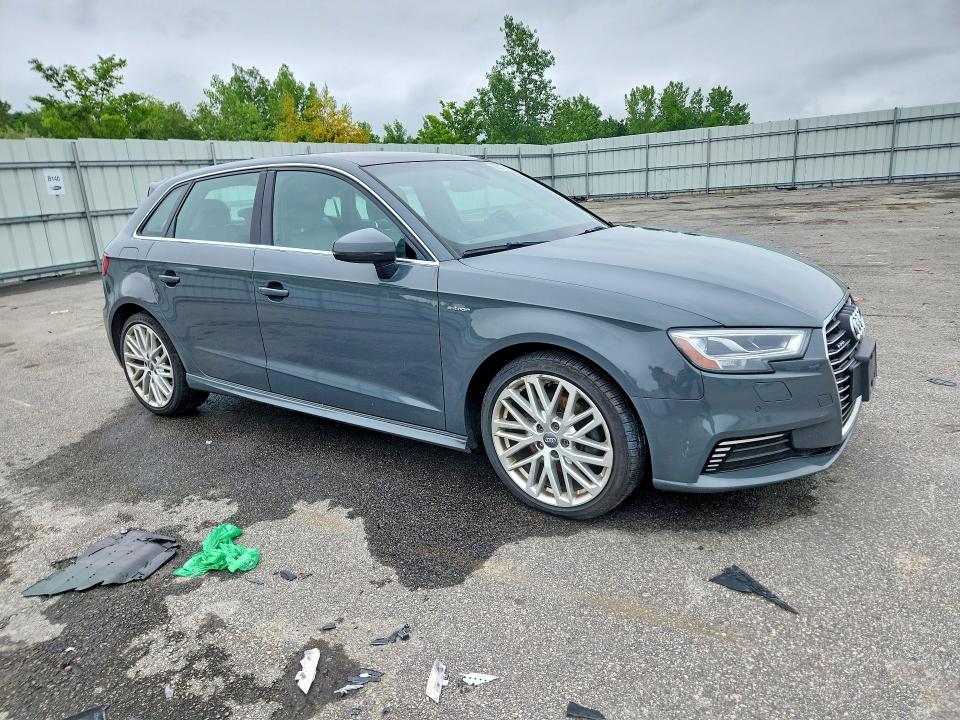 58111476 :رقم المزاد ، WAUSPBFF1JA067081 vin ، 2018 Audi A3 مزاد بيع