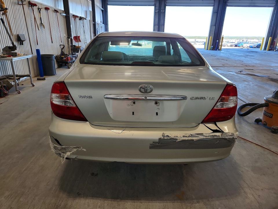 56932456 :رقم المزاد ، JTDBE32K820045555 vin ، 2002 Toyota Camry مزاد بيع