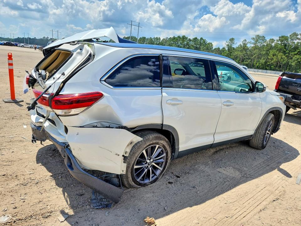 Продажа на аукционе авто 2019 Toyota Highlander, vin: 5TDKZRFH7KS568164, номер лота: 56136076