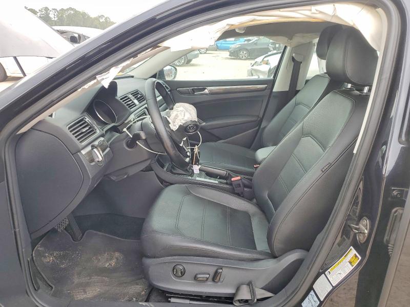 57713366 :رقم المزاد ، 1VWBT7A33HC015536 vin ، 2017 Volkswagen Passat مزاد بيع