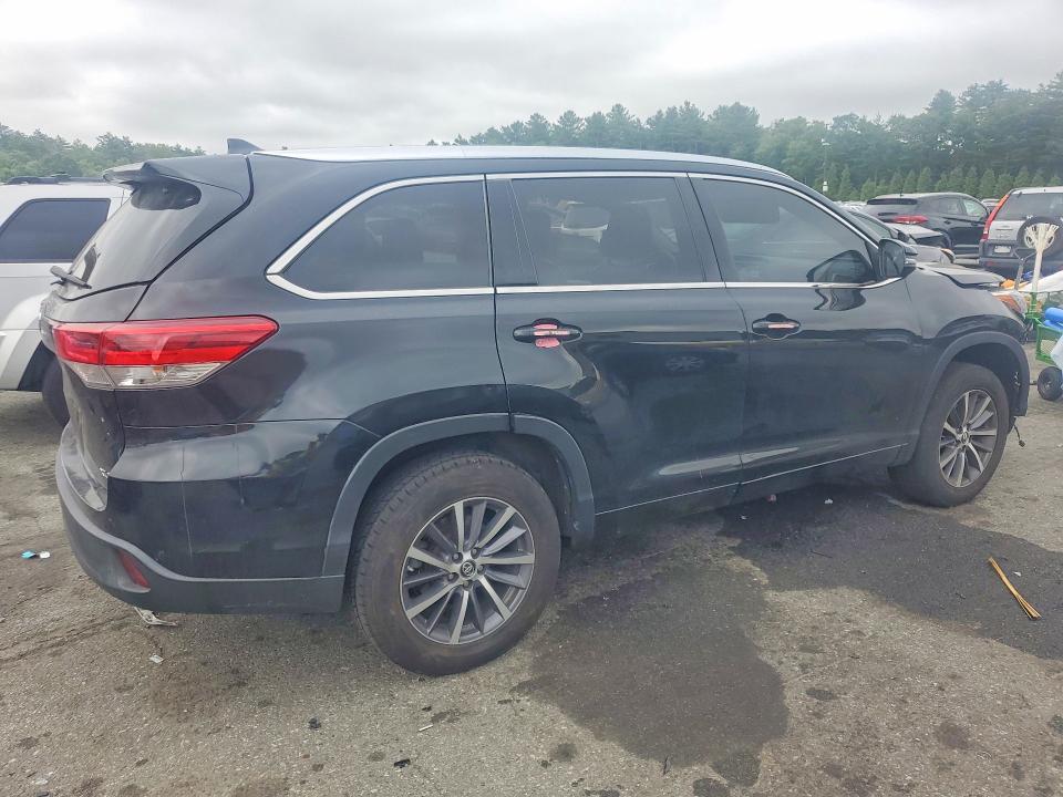 57370666 :رقم المزاد ، 5TDKZRFHXJS538705 vin ، 2018 Toyota Highlander مزاد بيع