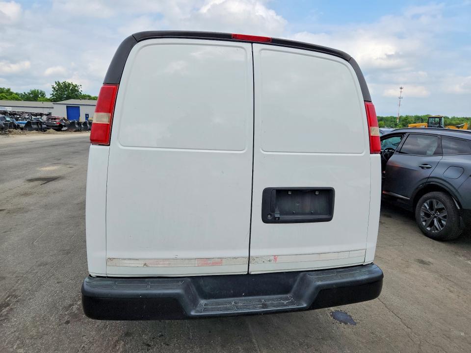 57017176 :رقم المزاد ، 1GCWGFCF2F1168864 vin ، 2015 Chevrolet Express G2500 مزاد بيع