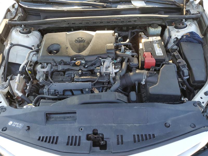 55356606 :رقم المزاد ، 4T1B11HK8JU601647 vin ، 2018 Toyota Camry مزاد بيع