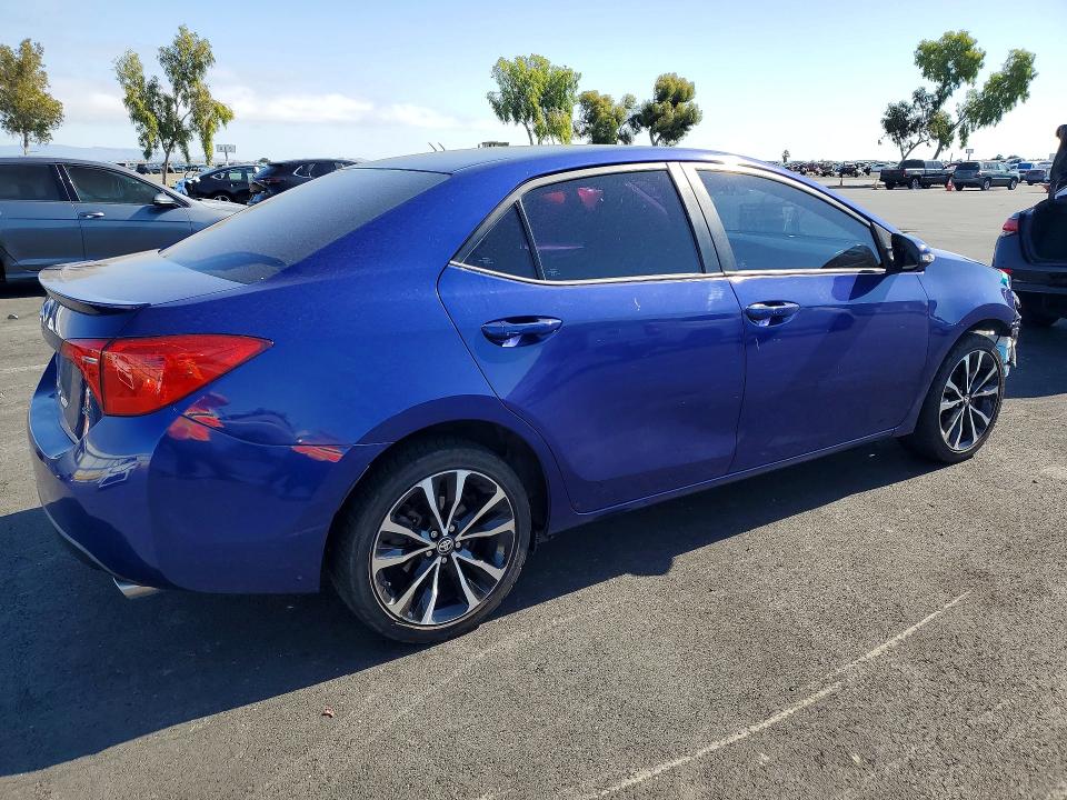 57206136 :رقم المزاد ، 2T1BURHE0JC060580 vin ، 2018 Toyota Corolla مزاد بيع