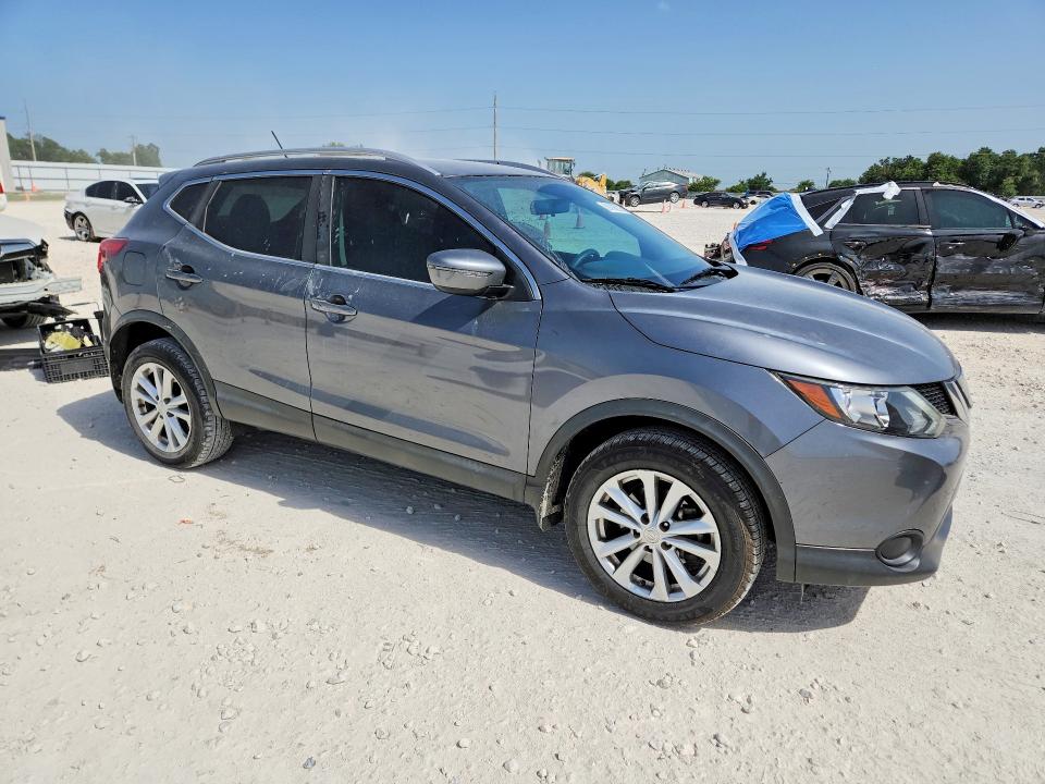 59189216 :رقم المزاد ، JN1BJ1CP8JW185839 vin ، 2018 Nissan Rogue Sport مزاد بيع