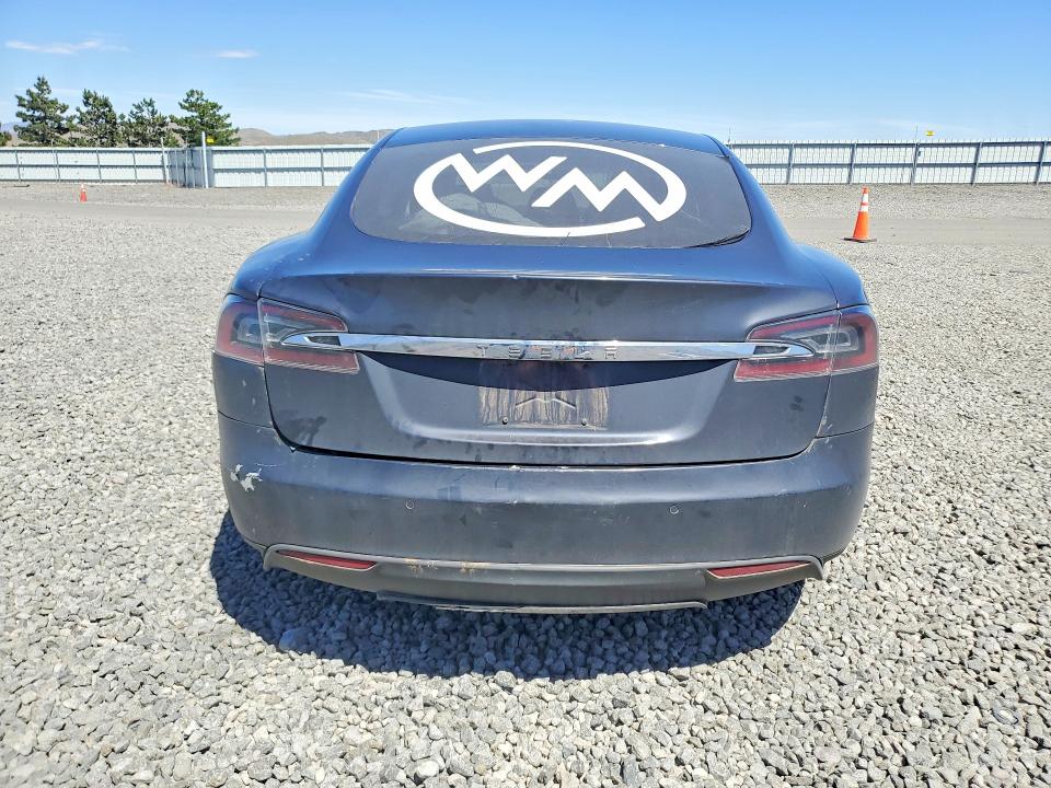 2015 Tesla Model S მანქანა იყიდება აუქციონზე, vin: 5YJSA1E14FF112906, აუქციონის ნომერი: 56004946