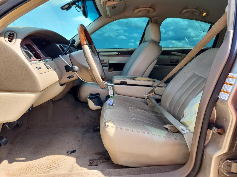 58882596 :رقم المزاد ، 1LNHM82W13Y683173 vin ، 2003 Lincoln Town Car مزاد بيع