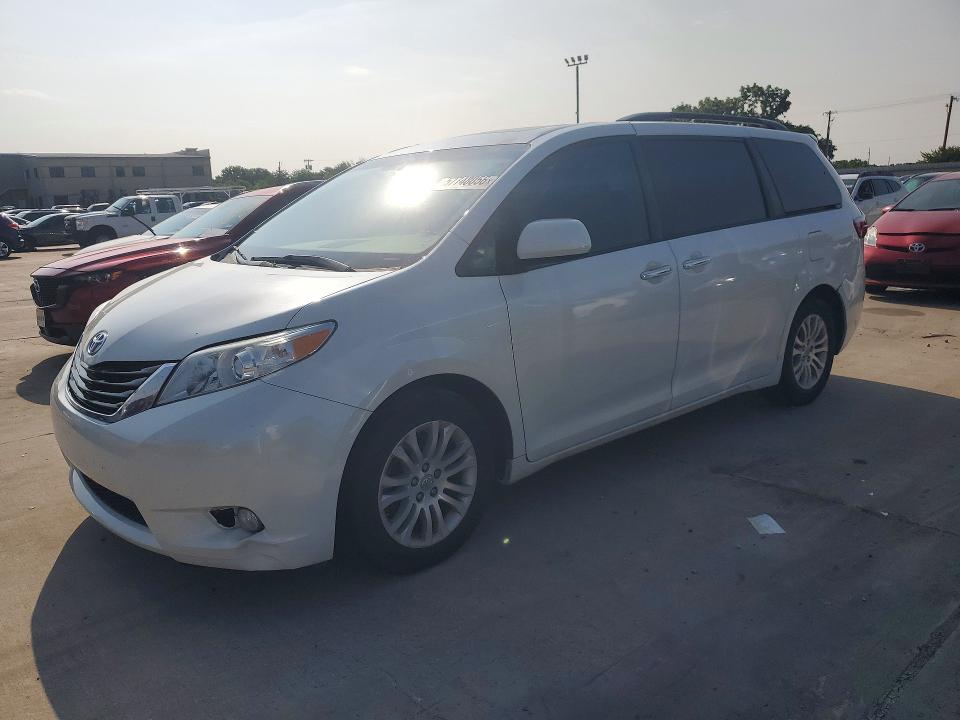Auction sale of the 2016 Toyota Sienna, vin: 5TDYK3DC7GS728487, lot number: 57748056