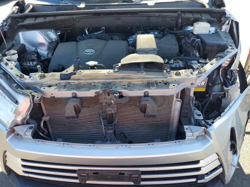 2018 Toyota Highlander მანქანა იყიდება აუქციონზე, vin: 5TDZZRFH4JS278459, აუქციონის ნომერი: 55731136