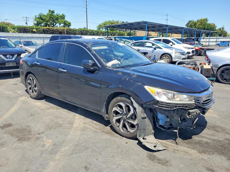 Продажа на аукционе авто 2017 Honda Accord, vin: 1HGCR2F85HA008968, номер лота: 55725846
