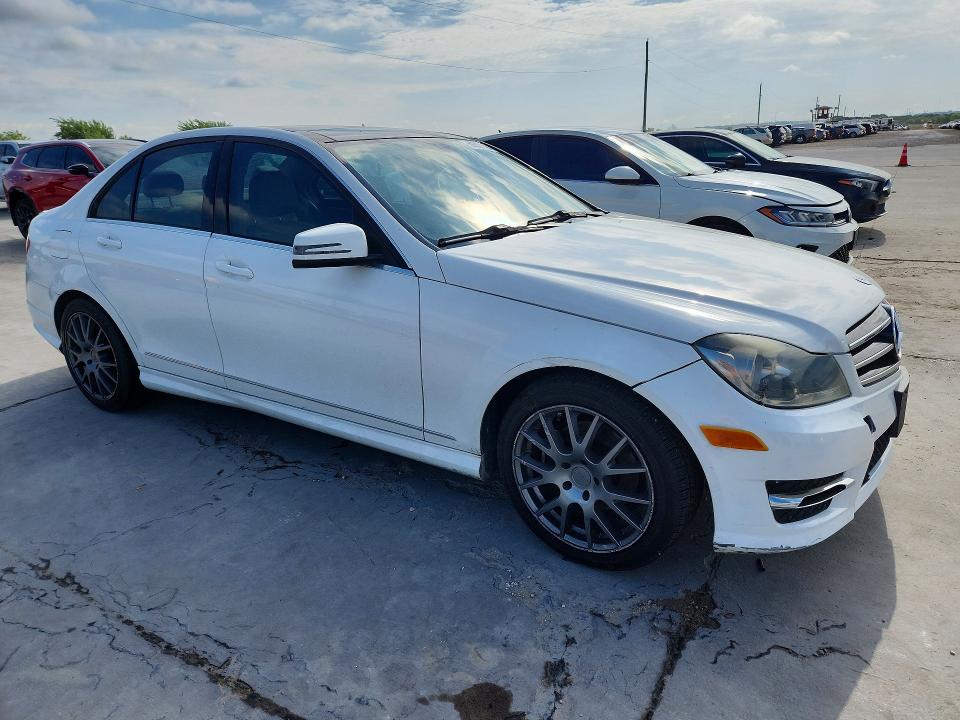 Продаж на аукціоні авто 2014 Mercedes-benz C, vin: WDDGF4HB2EG210985, номер лоту: 56337636