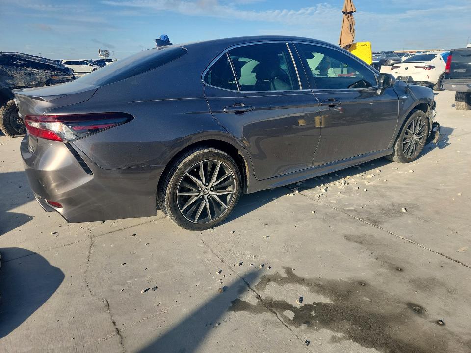 55773786 :رقم المزاد ، 4T1G31AK7MU548924 vin ، 2021 Toyota Camry مزاد بيع