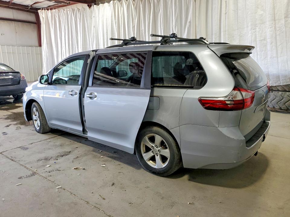 2015 Toyota Sienna მანქანა იყიდება აუქციონზე, vin: 5TDKK3DC4FS688972, აუქციონის ნომერი: 57300196
