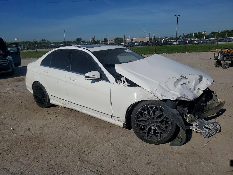 2013 Mercedes-benz C მანქანა იყიდება აუქციონზე, vin: WDDGF8AB2DR242212, აუქციონის ნომერი: 56223456