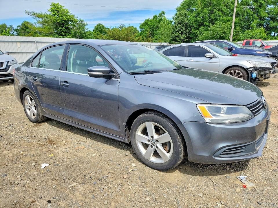 57782126 :رقم المزاد ، 3VWLL7AJ4EM303160 vin ، 2014 Volkswagen Jetta مزاد بيع