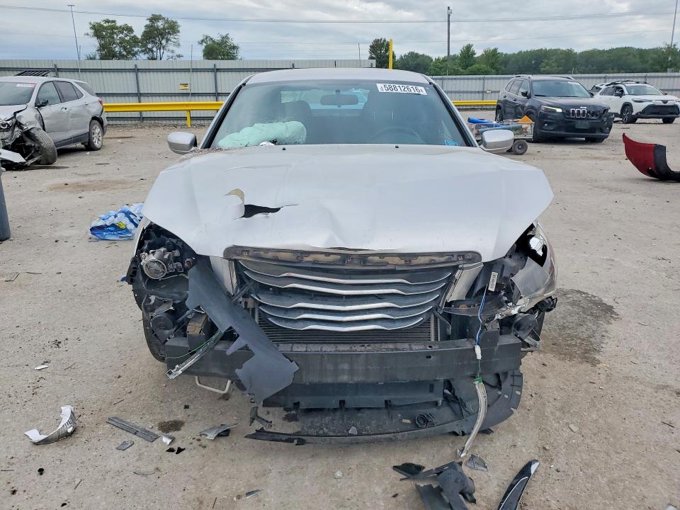 Продажа на аукционе авто 2012 Chrysler 200, vin: 1C3CCBAB2CN272965, номер лота: 58812616
