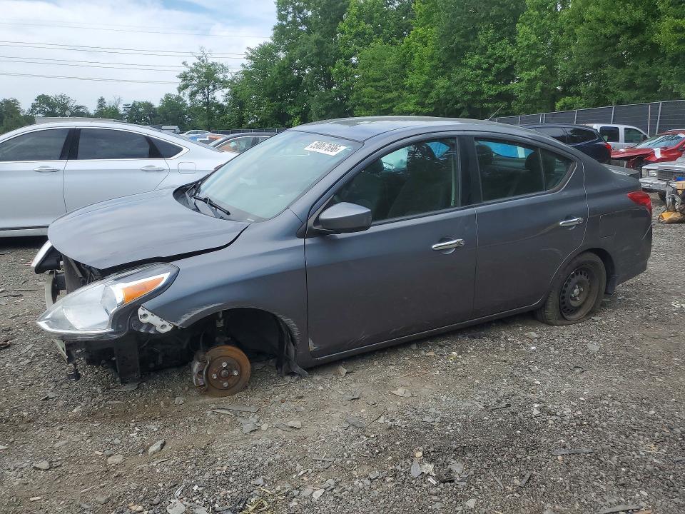 59067696 :رقم المزاد ، 3N1CN7APXJL820824 vin ، 2018 Nissan Versa مزاد بيع