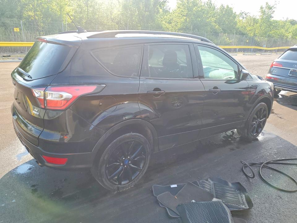 58537526 :رقم المزاد ، 1FMCU9GDXJUB10770 vin ، 2018 Ford Escape مزاد بيع