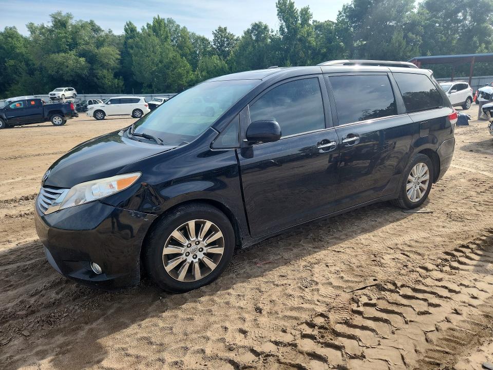 55596156 :رقم المزاد ، 5TDYK3DC4BS157579 vin ، 2011 Toyota Sienna مزاد بيع
