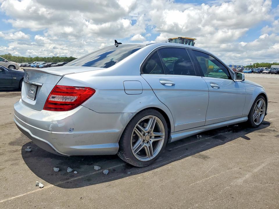 Продажа на аукционе авто 2013 Mercedes-benz C, vin: WDDGF4HB2DA854052, номер лота: 57092266