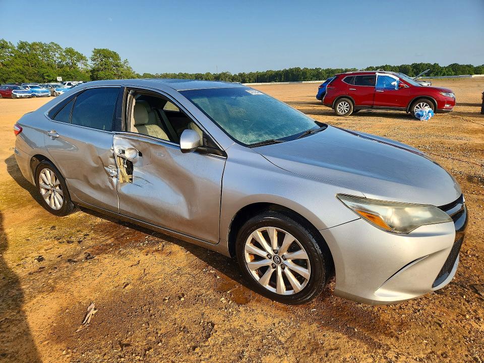 57972646 :رقم المزاد ، 4T1BF1FK0HU337208 vin ، 2017 Toyota Camry مزاد بيع